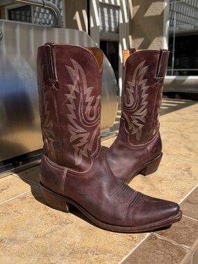 Gorgeous Men’s Size 11 Brown Embroidered Western Cowboy Boots
